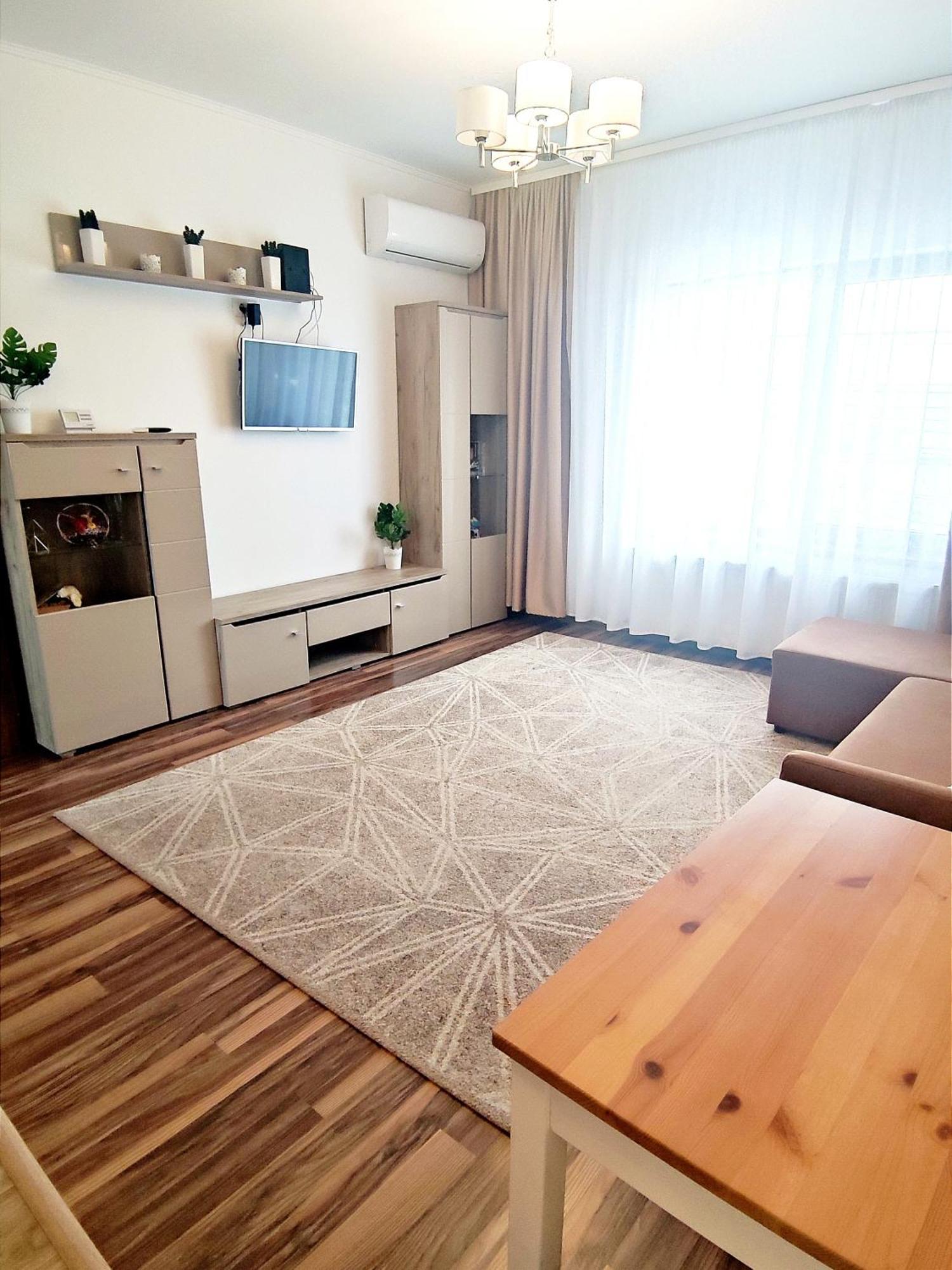 Charming Apartment In Villa Iasi Exterior photo